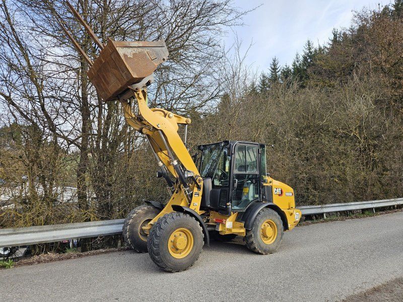 Cat 906 M