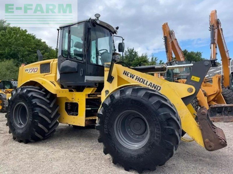 New Holland w 170