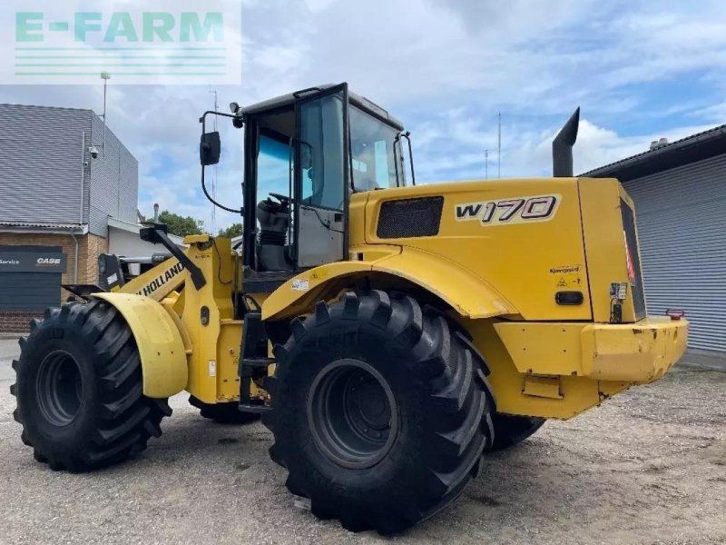 New Holland w 170