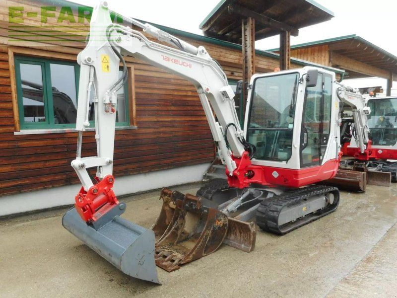 Takeuchi tb 235 (3.605kg) powertilt hydr. sw + 3 löffel