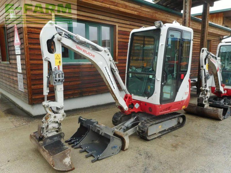 Takeuchi tb 216 ( 1.865kg ) powertilt + 3 löffel