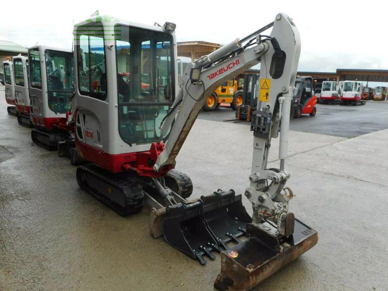 Takeuchi tb 216 ( 1.865kg ) powertilt + 3 löffel