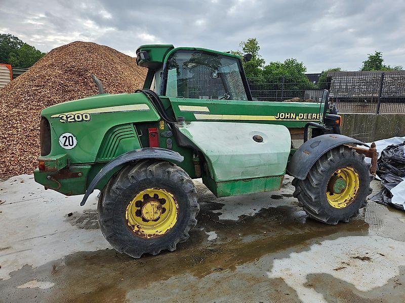 John Deere 3200