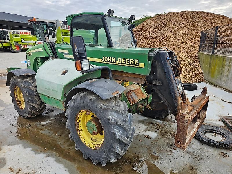 John Deere 3200