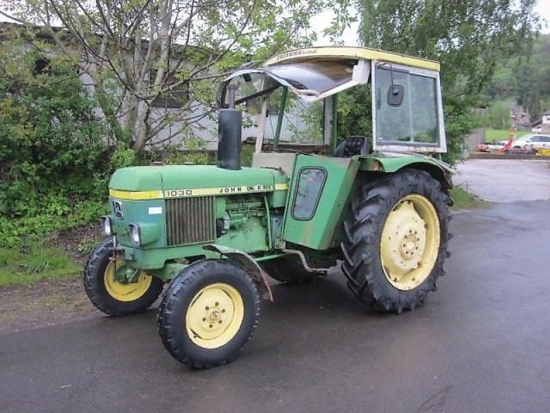 John Deere 1030