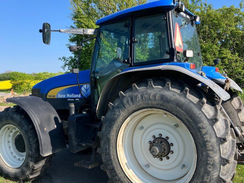 New Holland TM190