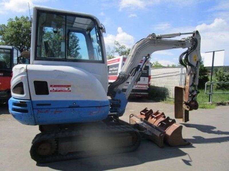 Takeuchi TB 230 POWERTILT + hydr. Schnellwechsler + 4 L