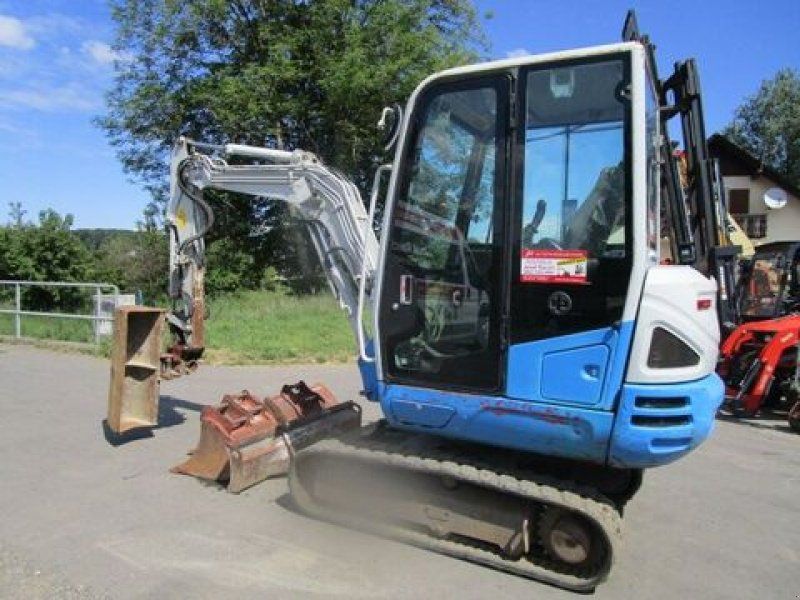 Takeuchi TB 230 POWERTILT + hydr. Schnellwechsler + 4 L