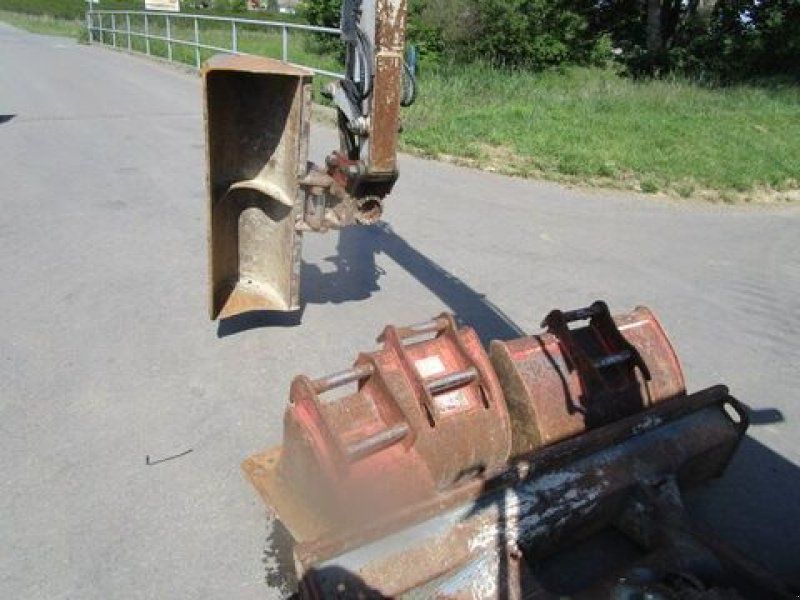 Takeuchi TB 230 POWERTILT + hydr. Schnellwechsler + 4 L