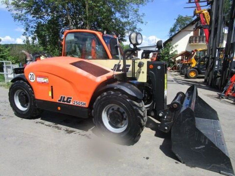 JLG 2505H 5,6m 2,5 Ton.- mit Palettengabel