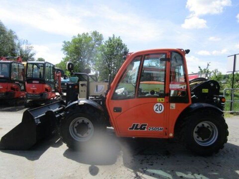 JLG 2505H 5,6m 2,5 Ton.- mit Palettengabel