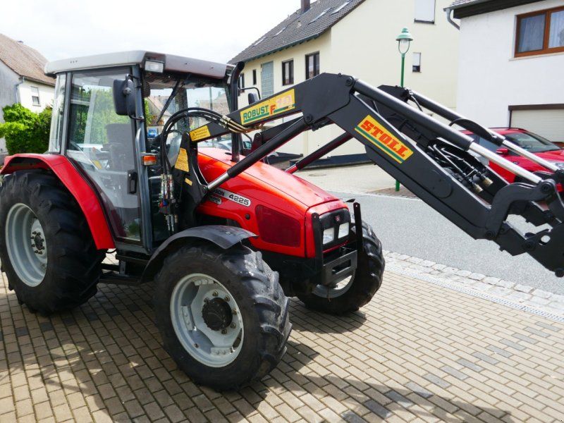 Massey Ferguson 4225 Allr. mit Stoll Ind-Lader + Klima. Gepflegter Schlepper