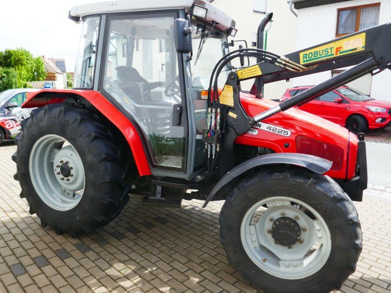 Massey Ferguson 4225 Allr. mit Stoll Ind-Lader + Klima. Gepflegter Schlepper