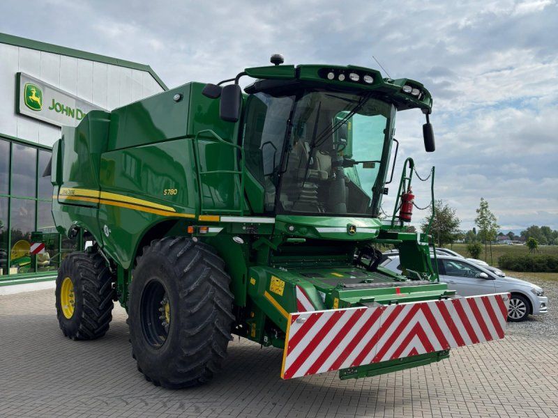 John Deere S780