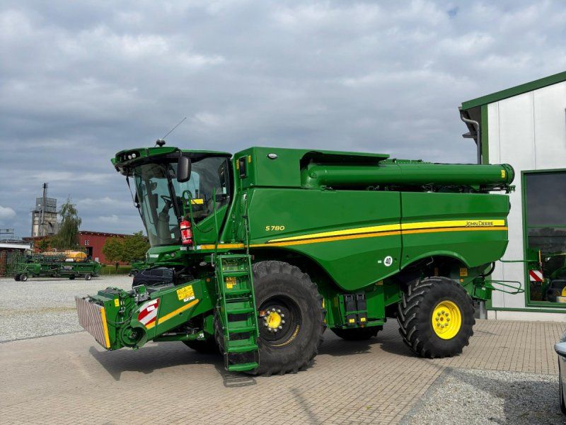 John Deere S780