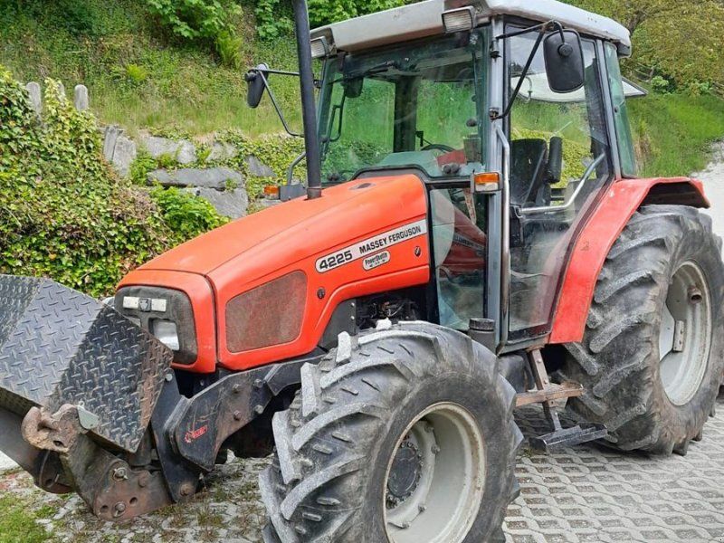 Massey Ferguson 4225-2 LP