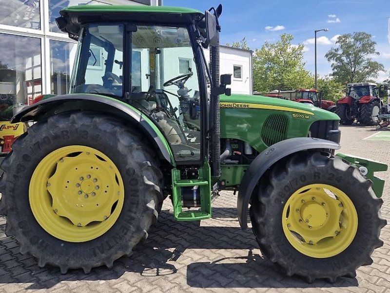 John Deere 5070 M