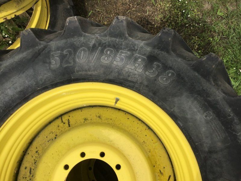 BKT 520/85R38