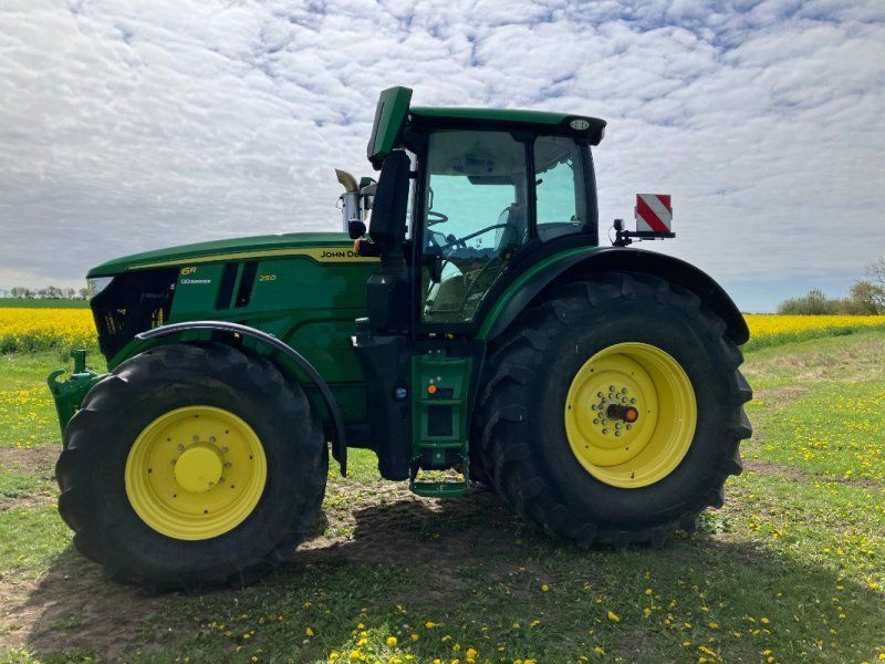 John Deere 6R 250