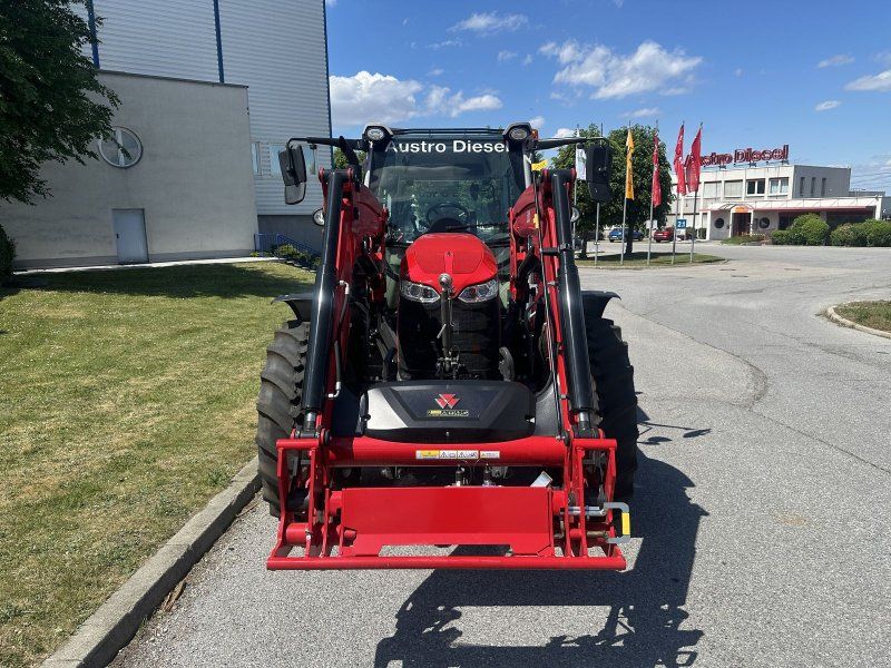 Massey Ferguson 5M.115