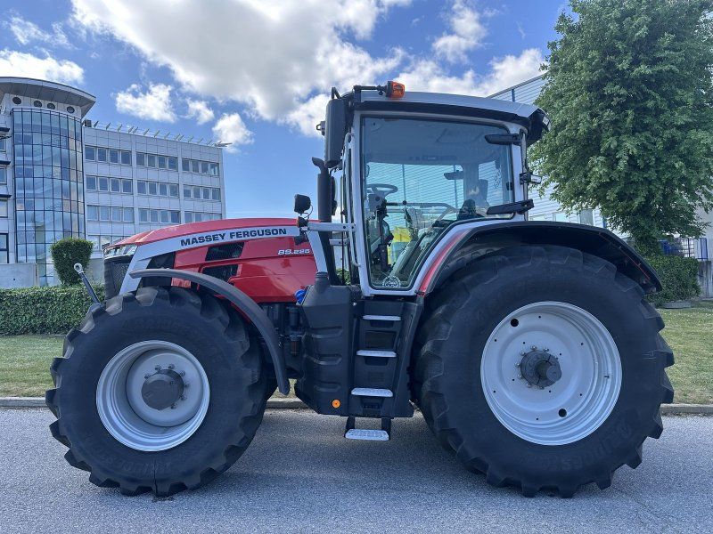 Massey Ferguson 8S.225