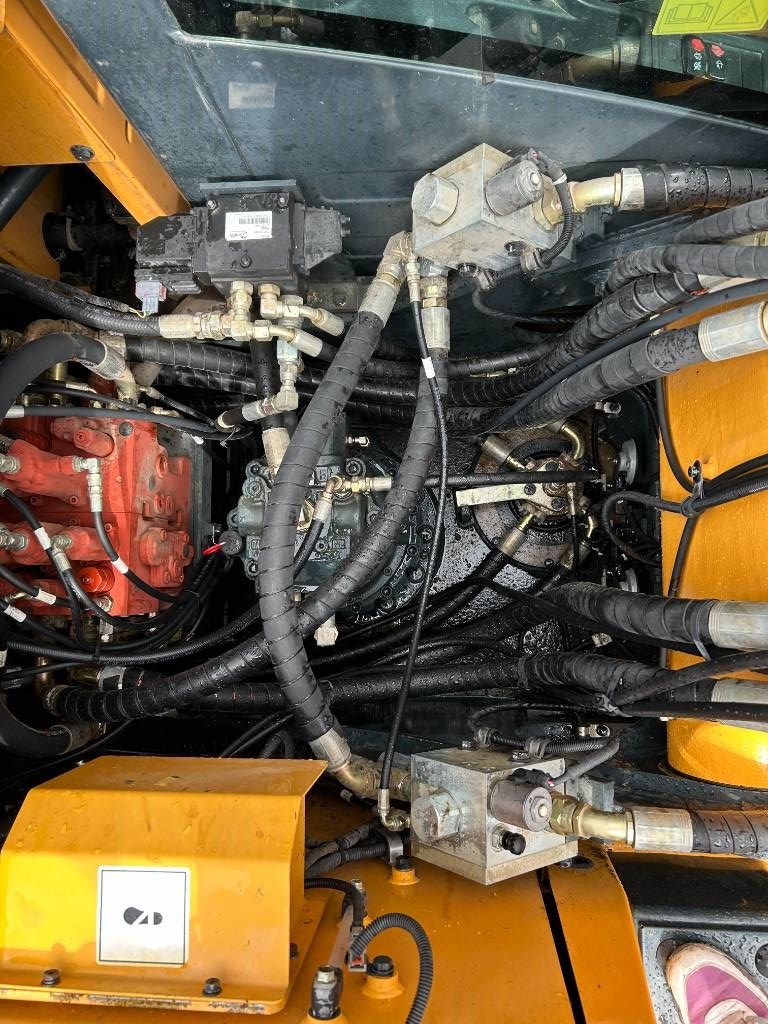 Hyundai HX 220 L