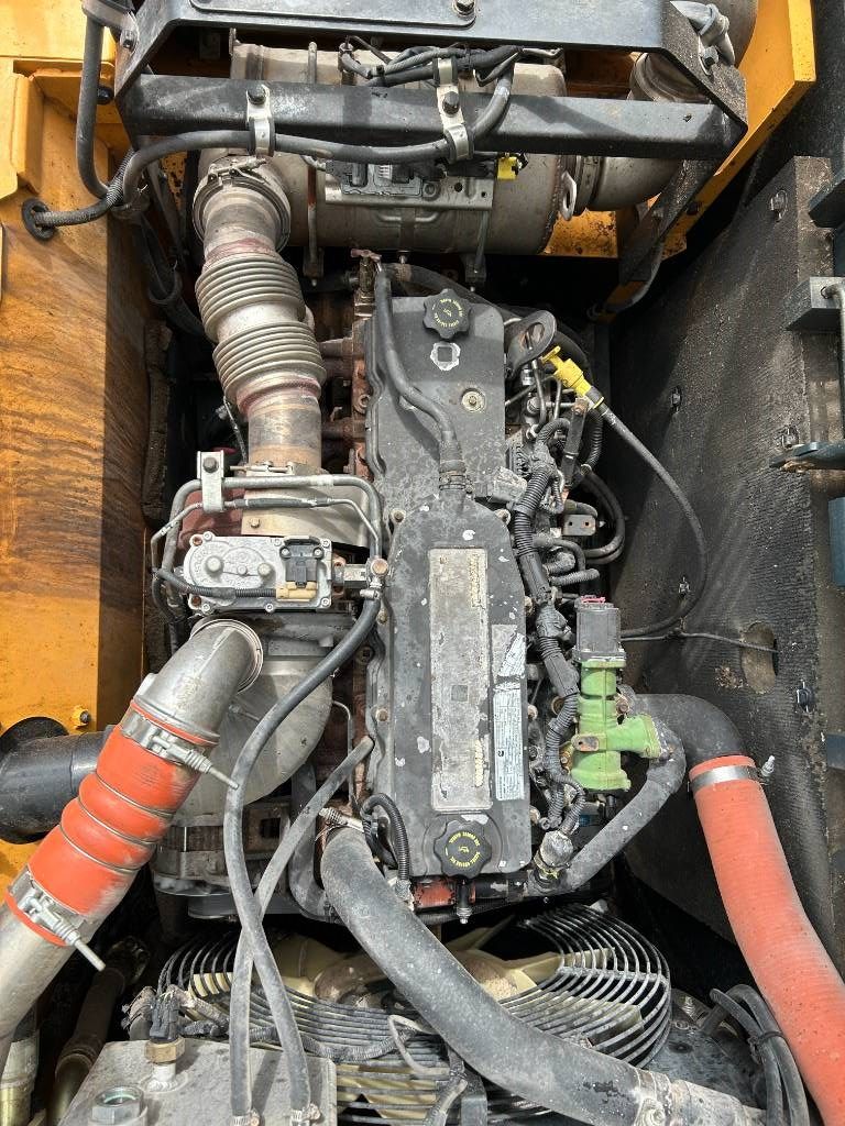 Hyundai HX 220 L