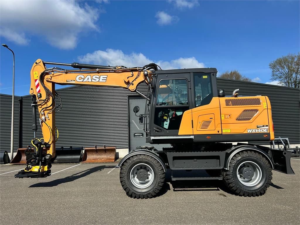 CASE Construction WX140E
