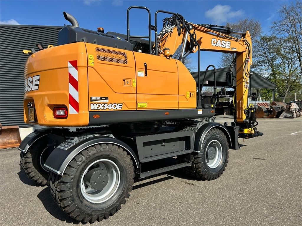 CASE Construction WX140E