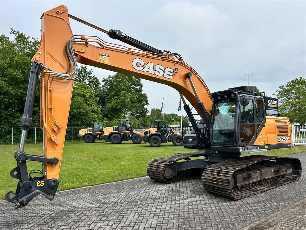 CASE Construction CX250E