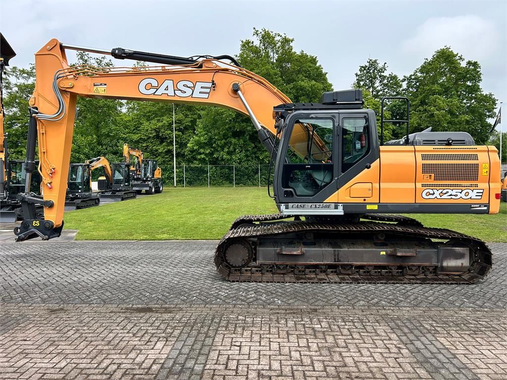 CASE Construction CX250E