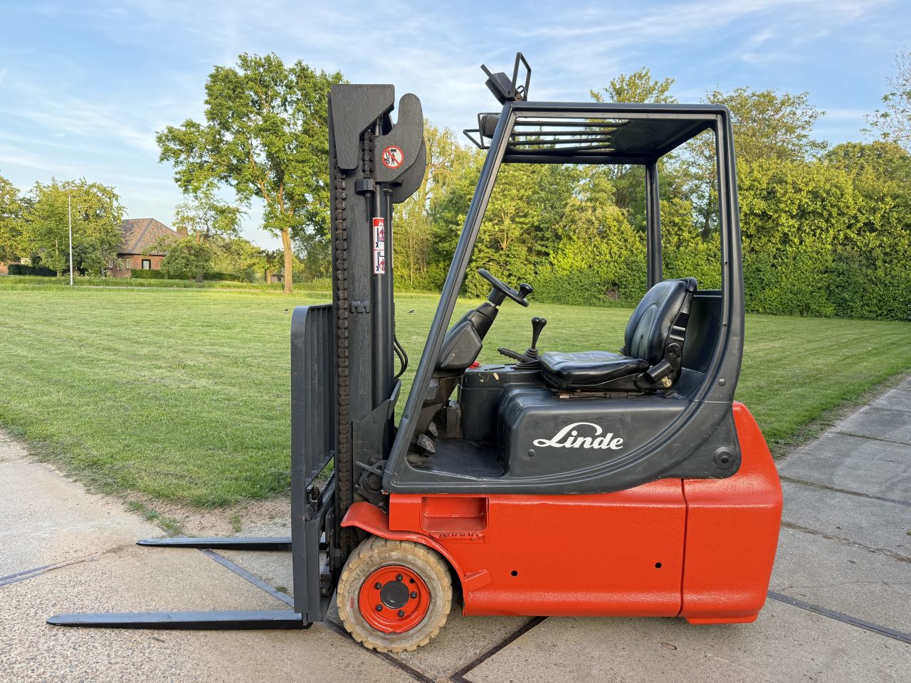 Linde 1600KG elektrisch Sideshift non marking banden