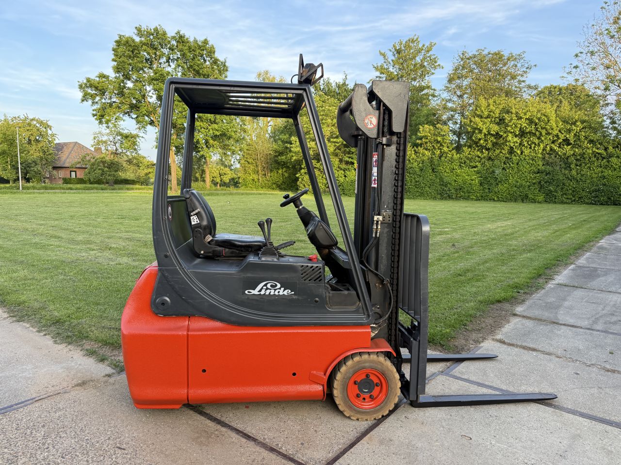 Linde 1600KG elektrisch Sideshift non marking banden