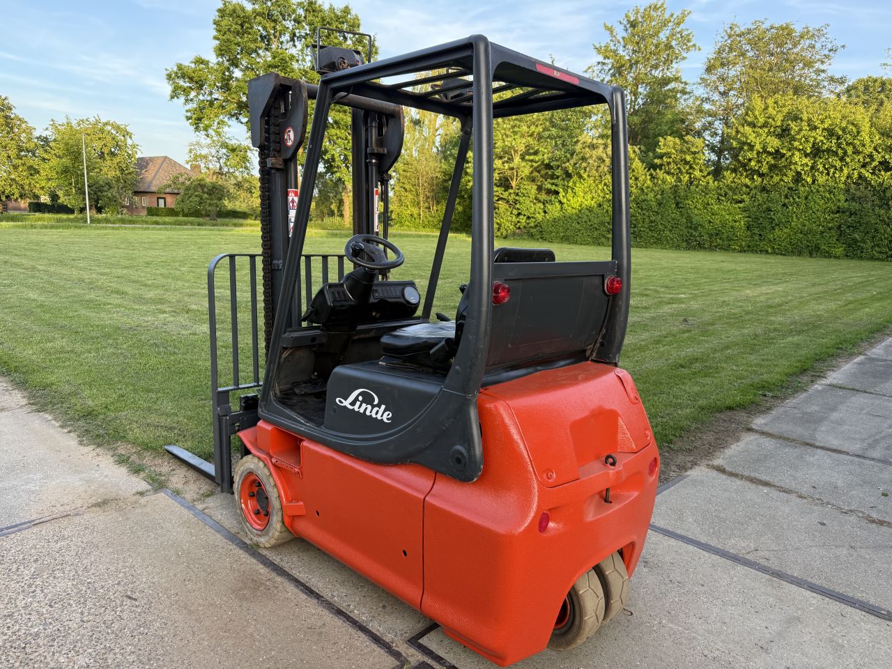 Linde 1600KG elektrisch Sideshift non marking banden