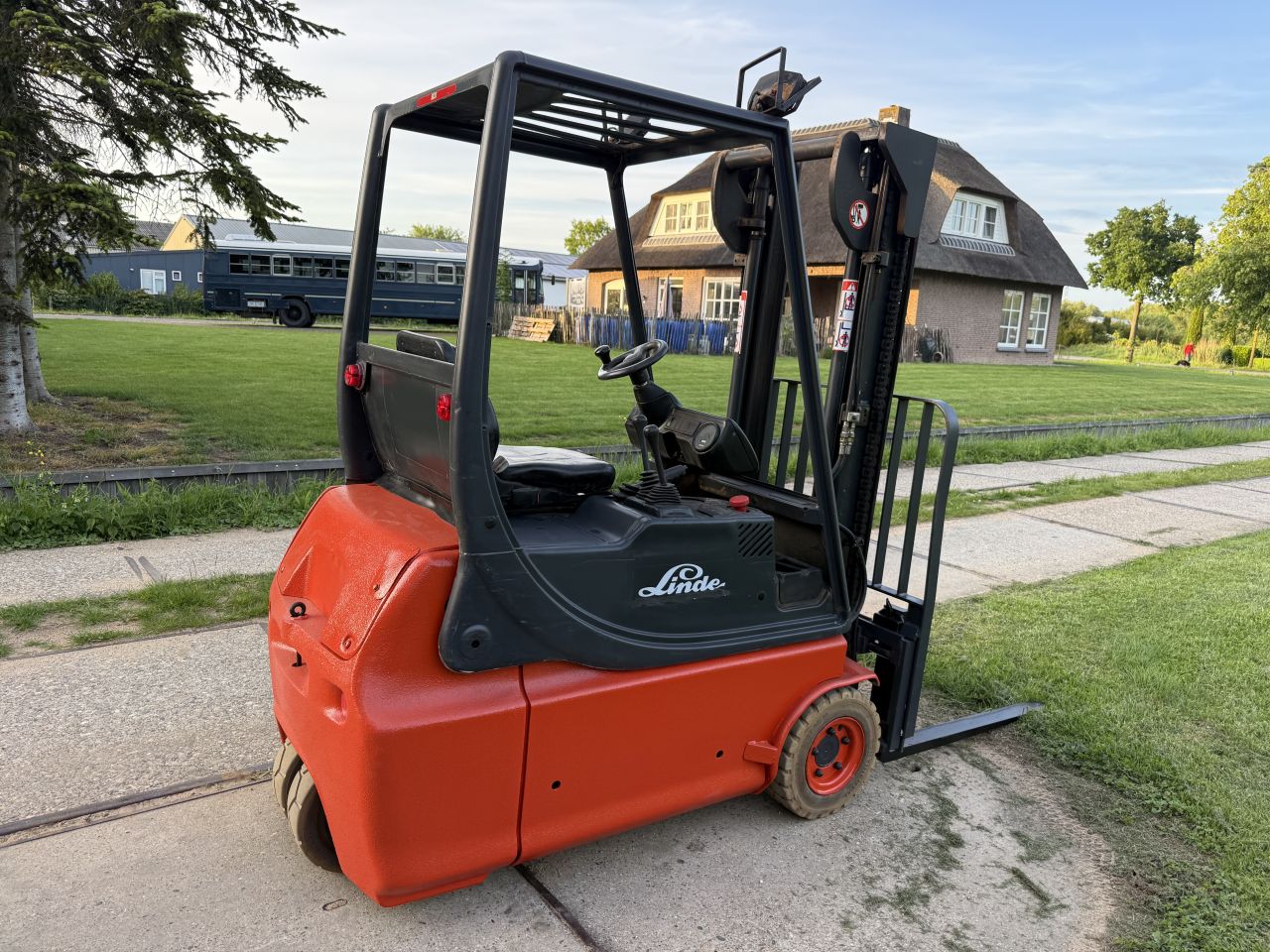 Linde 1600KG elektrisch Sideshift non marking banden