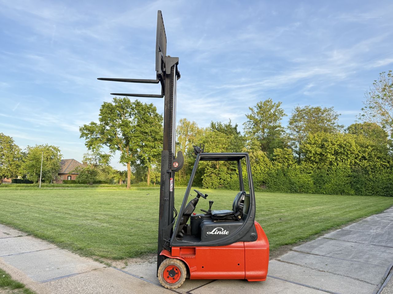 Linde 1600KG elektrisch Sideshift non marking banden