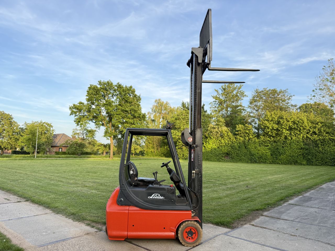 Linde 1600KG elektrisch Sideshift non marking banden