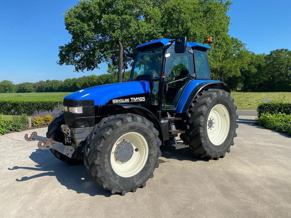 New Holland tn165