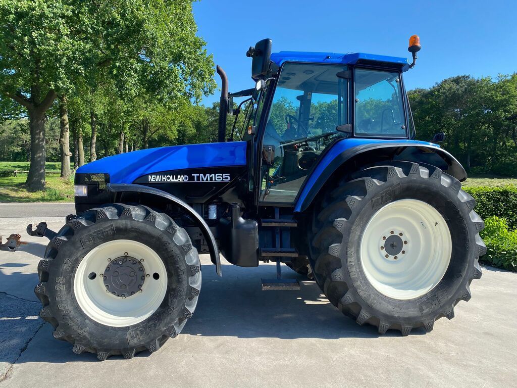 New Holland tn165