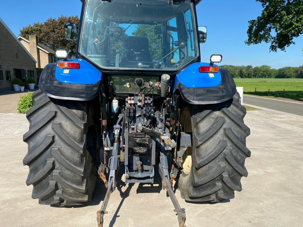 New Holland tn165