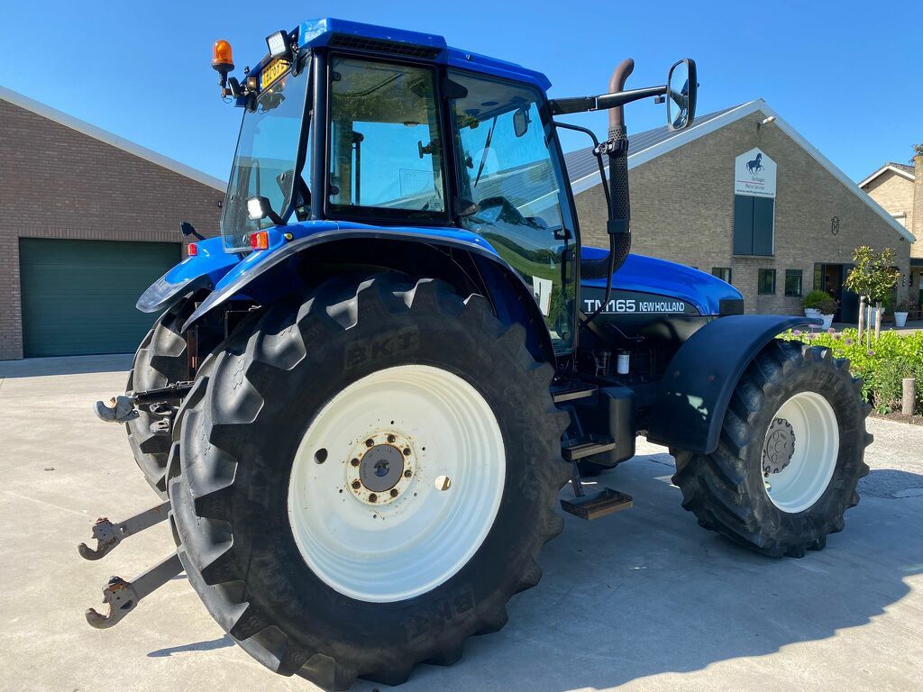 New Holland tn165