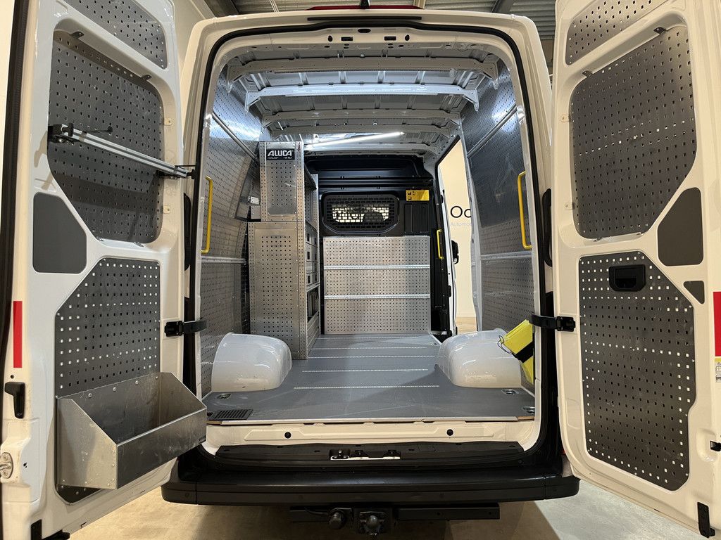 Volkswagen Crafter 50 2.0 TDI L3H3 180 PK DL Dubbel Lucht Automaat / Trekhaak 3.500 KG / Aluca Kast / Airco / Cruise Control / CarPlay / Camera / 34.300 KM !!