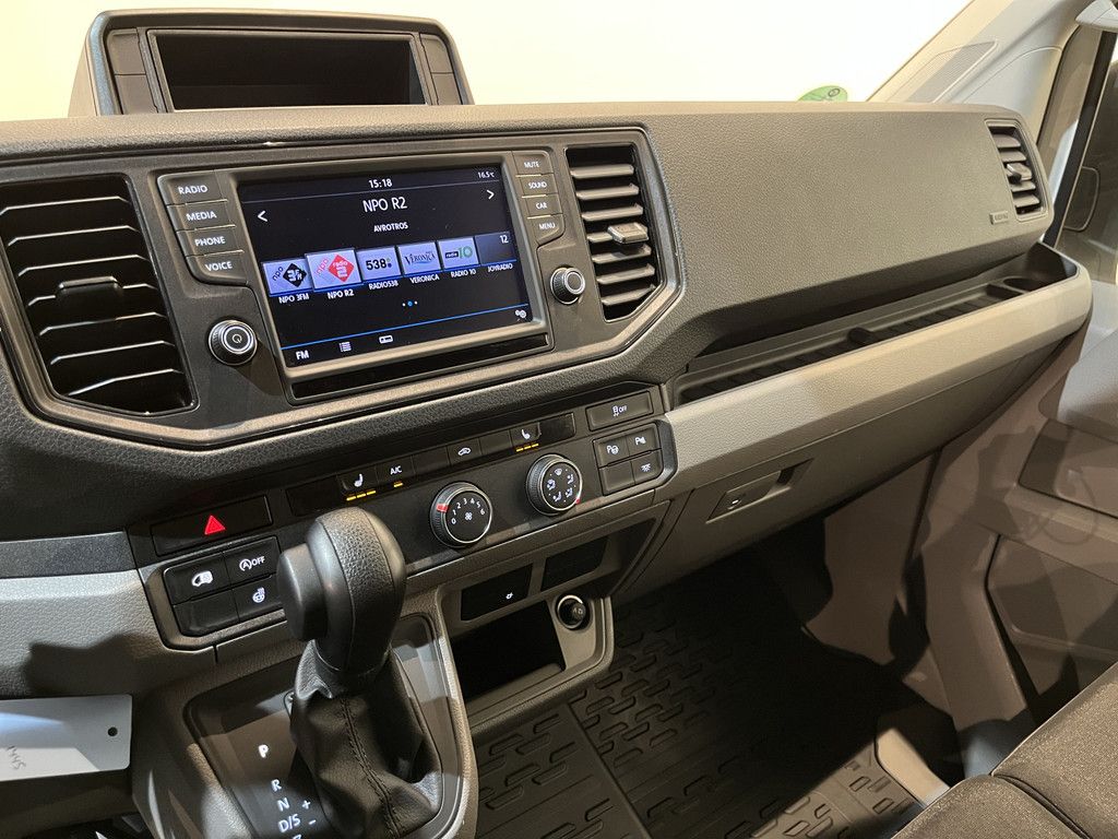 Volkswagen Crafter 50 2.0 TDI L3H3 180 PK DL Dubbel Lucht Automaat / Trekhaak 3.500 KG / Aluca Kast / Airco / Cruise Control / CarPlay / Camera / 34.300 KM !!