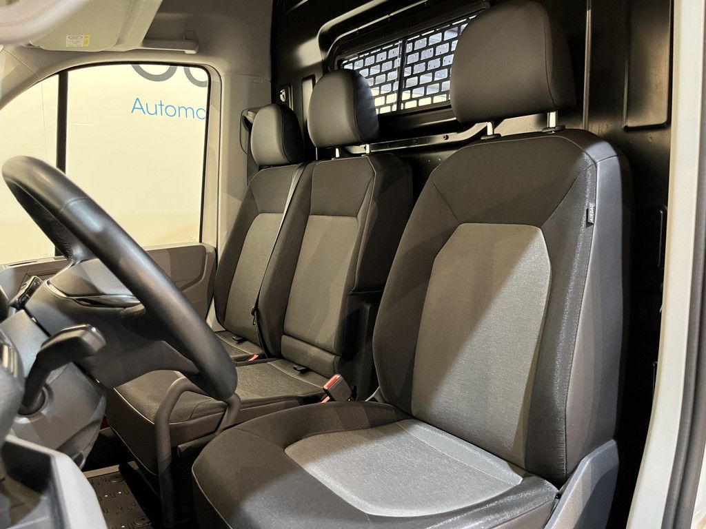 Volkswagen Crafter 50 2.0 TDI L3H3 180 PK DL Dubbel Lucht Automaat / Trekhaak 3.500 KG / Aluca Kast / Airco / Cruise Control / CarPlay / Camera / 34.300 KM !!
