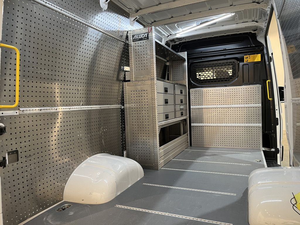 Volkswagen Crafter 50 2.0 TDI L3H3 180 PK DL Dubbel Lucht Automaat / Trekhaak 3.500 KG / Aluca Kast / Airco / Cruise Control / CarPlay / Camera / 34.300 KM !!