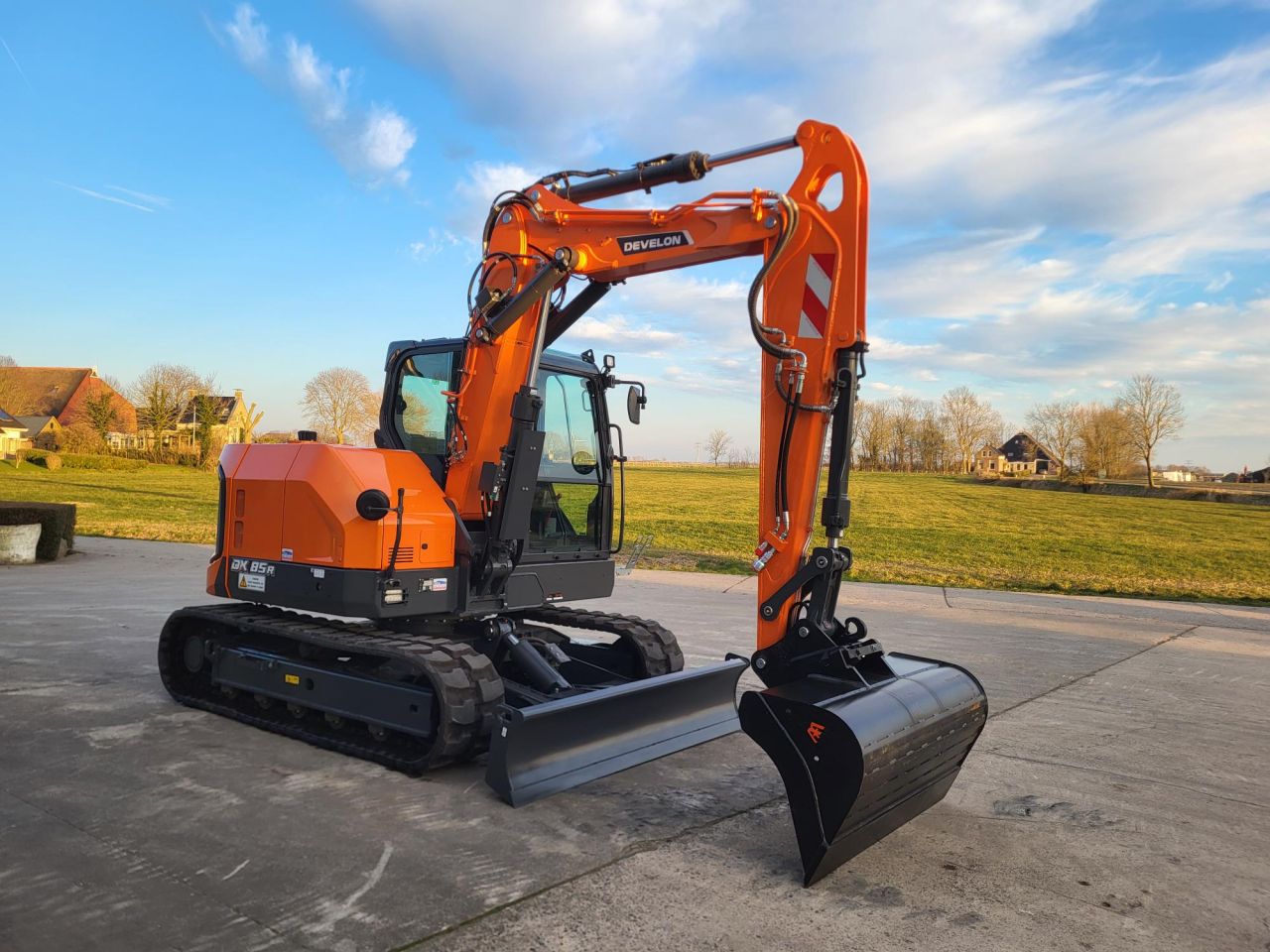 Develon DX85R-7