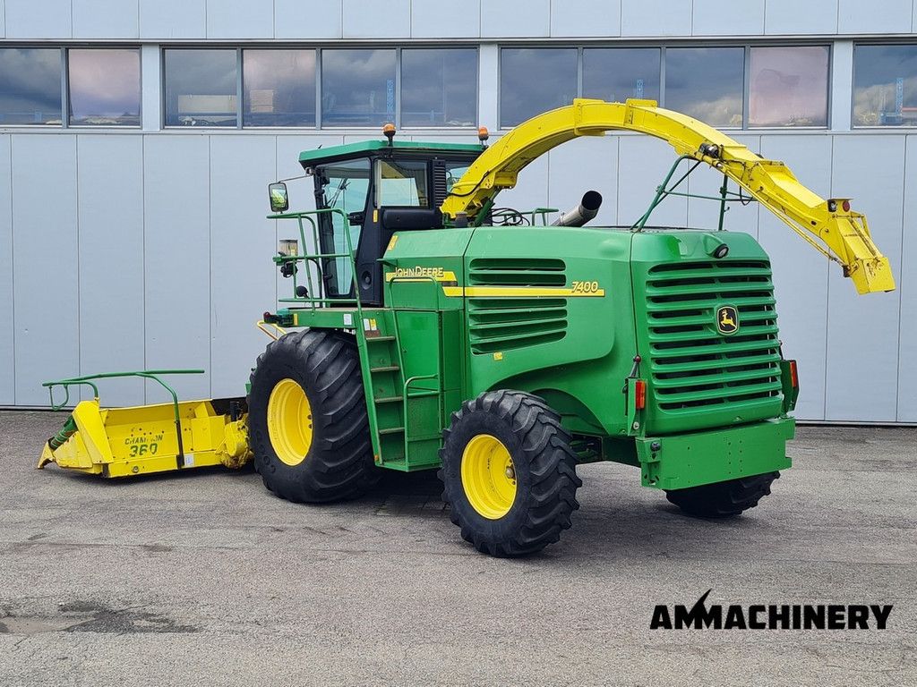 John Deere 7400