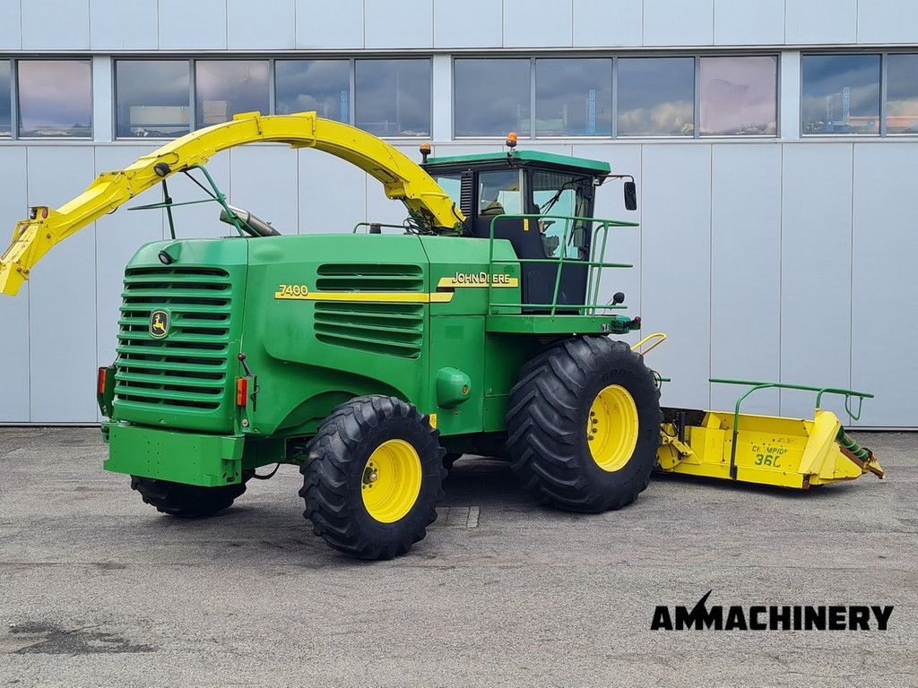 John Deere 7400