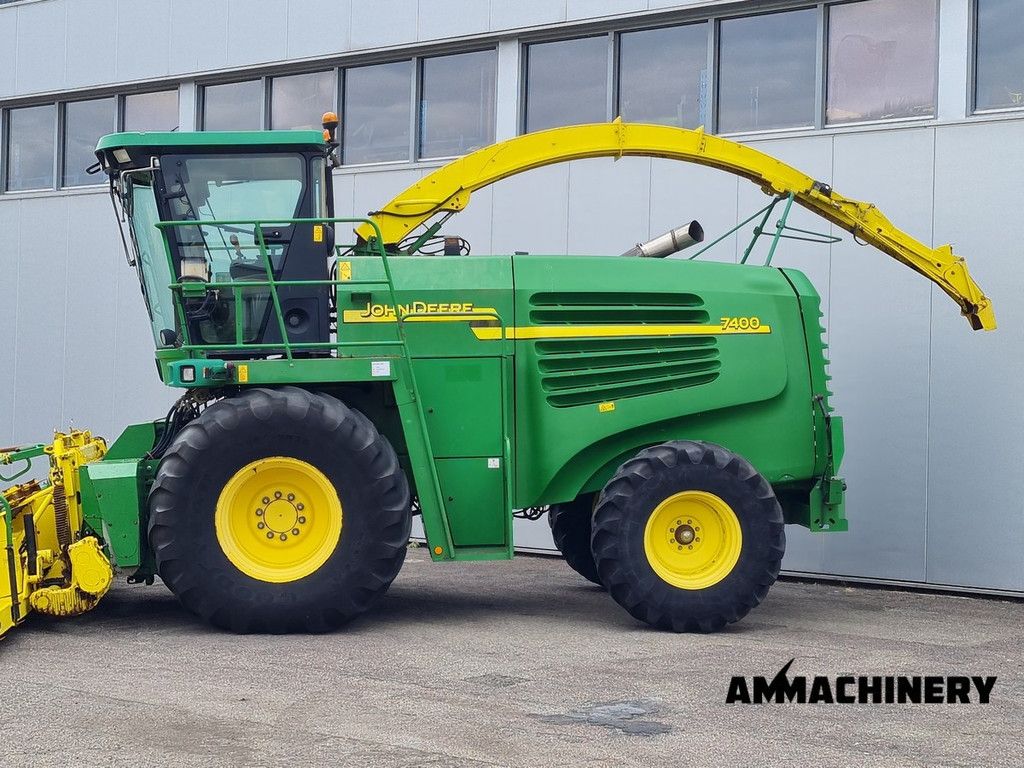 John Deere 7400
