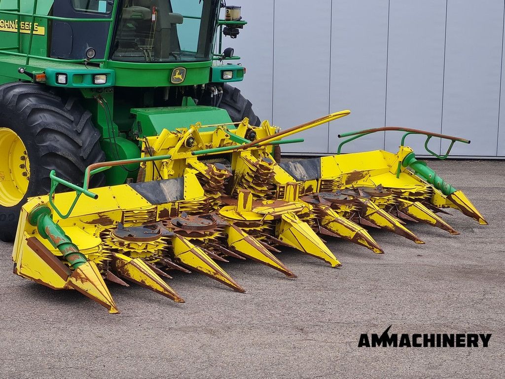 John Deere 7400